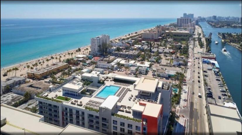 Costa Hollywood Steps To Beach Екстериор снимка